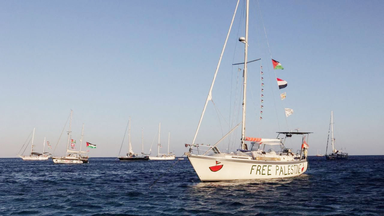 ফ্লোটিলার ১৩টি নৌযান আটকেছে ইসরায়েল, এখনও এগিয়ে যাচ্ছে ৩০